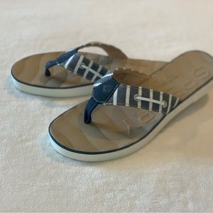 Sperry Top Slider Flip flops